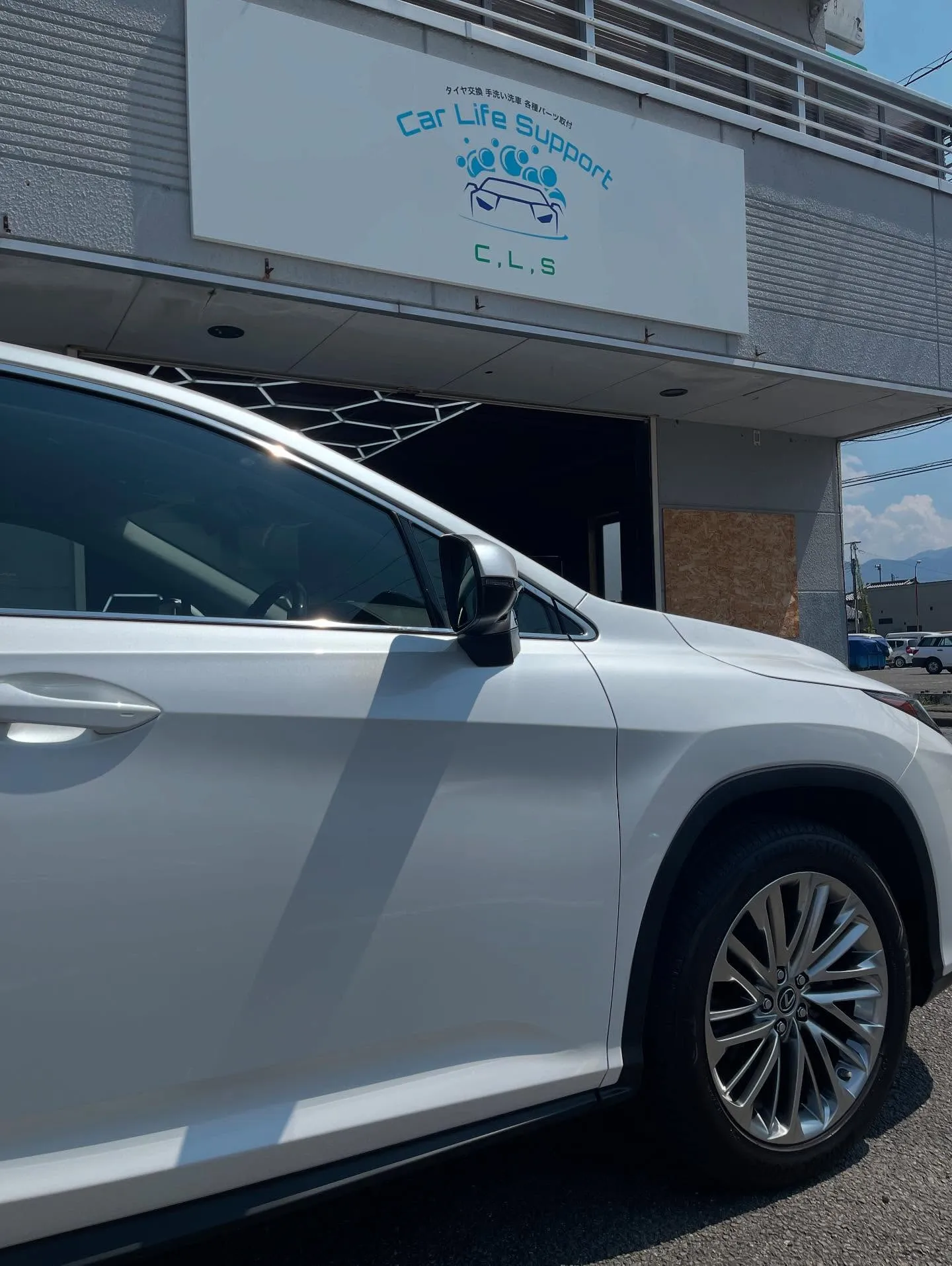 本日はRX450hとベンツ　Cクラスで洗車のご依頼頂きました...