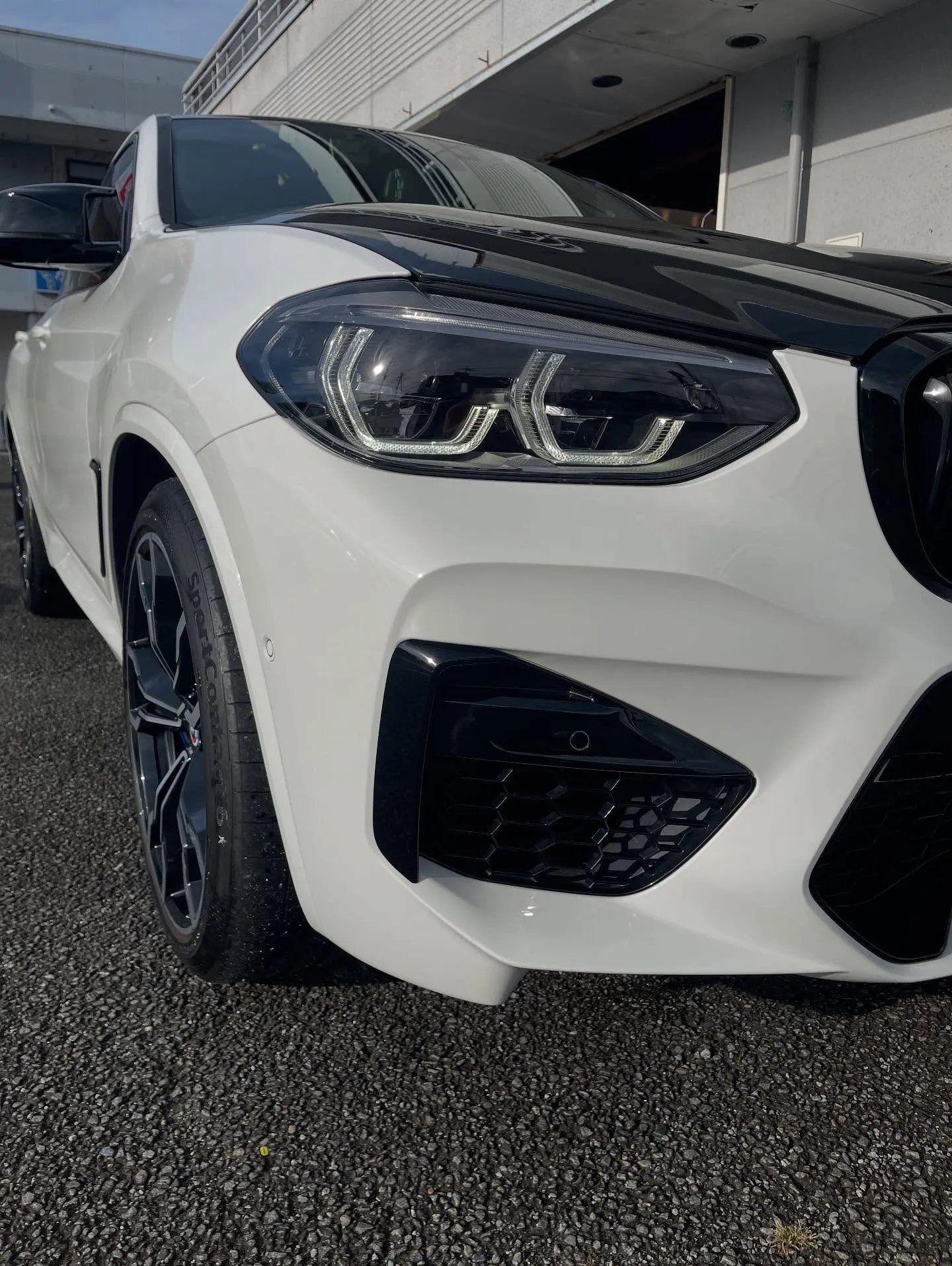 本日はBMW x4m competitionのお客様で洗車の...