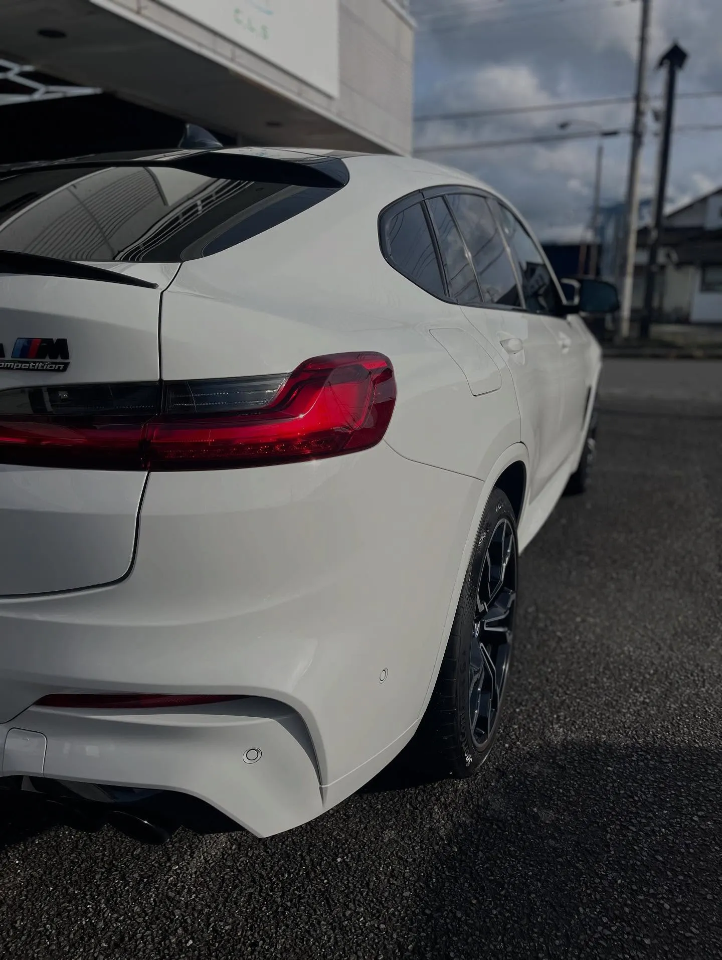 本日はBMW x4m competitionのお客様で洗車の...