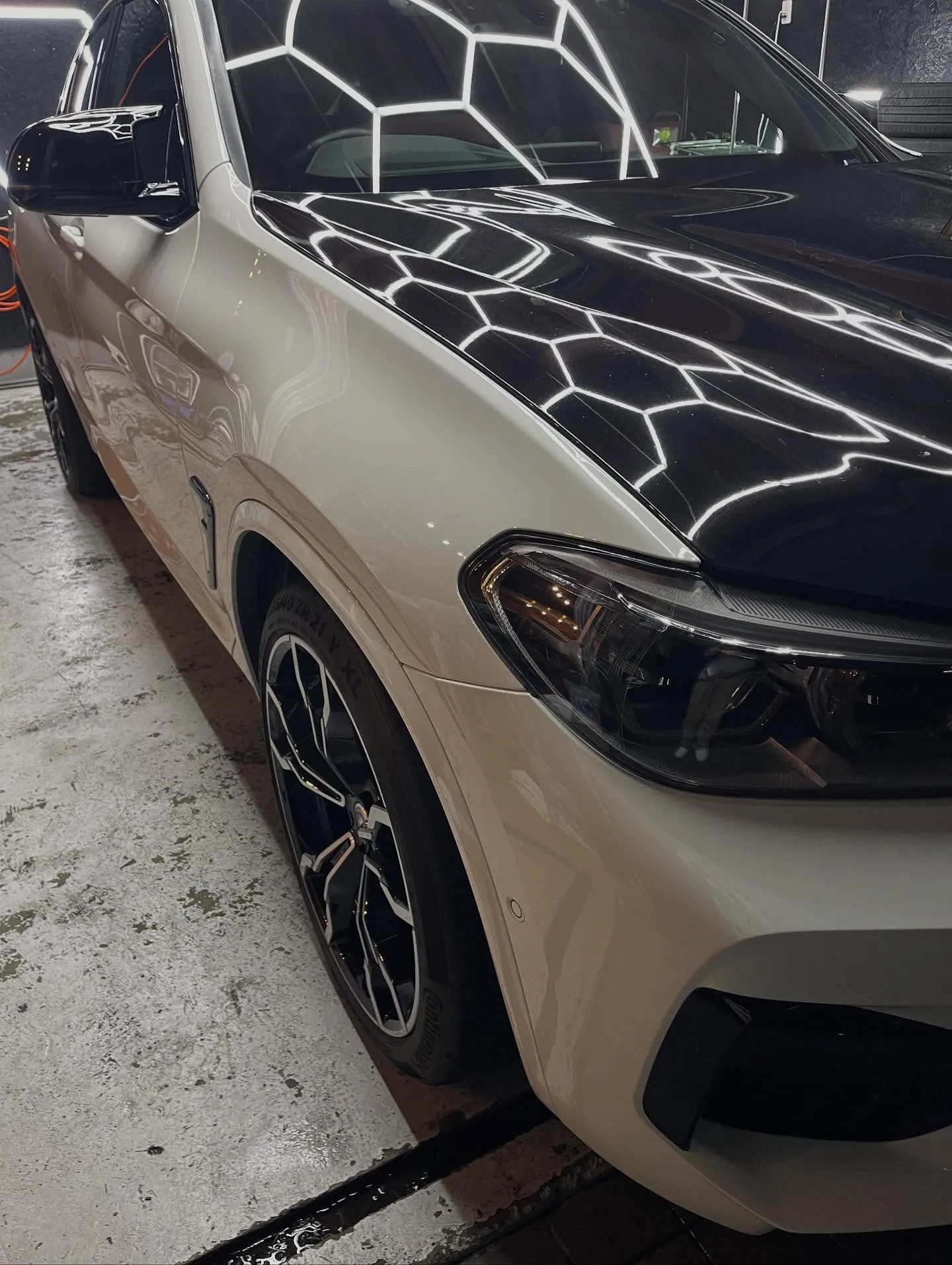 本日はハイゼットとX4Mで洗車のご依頼頂きました😊