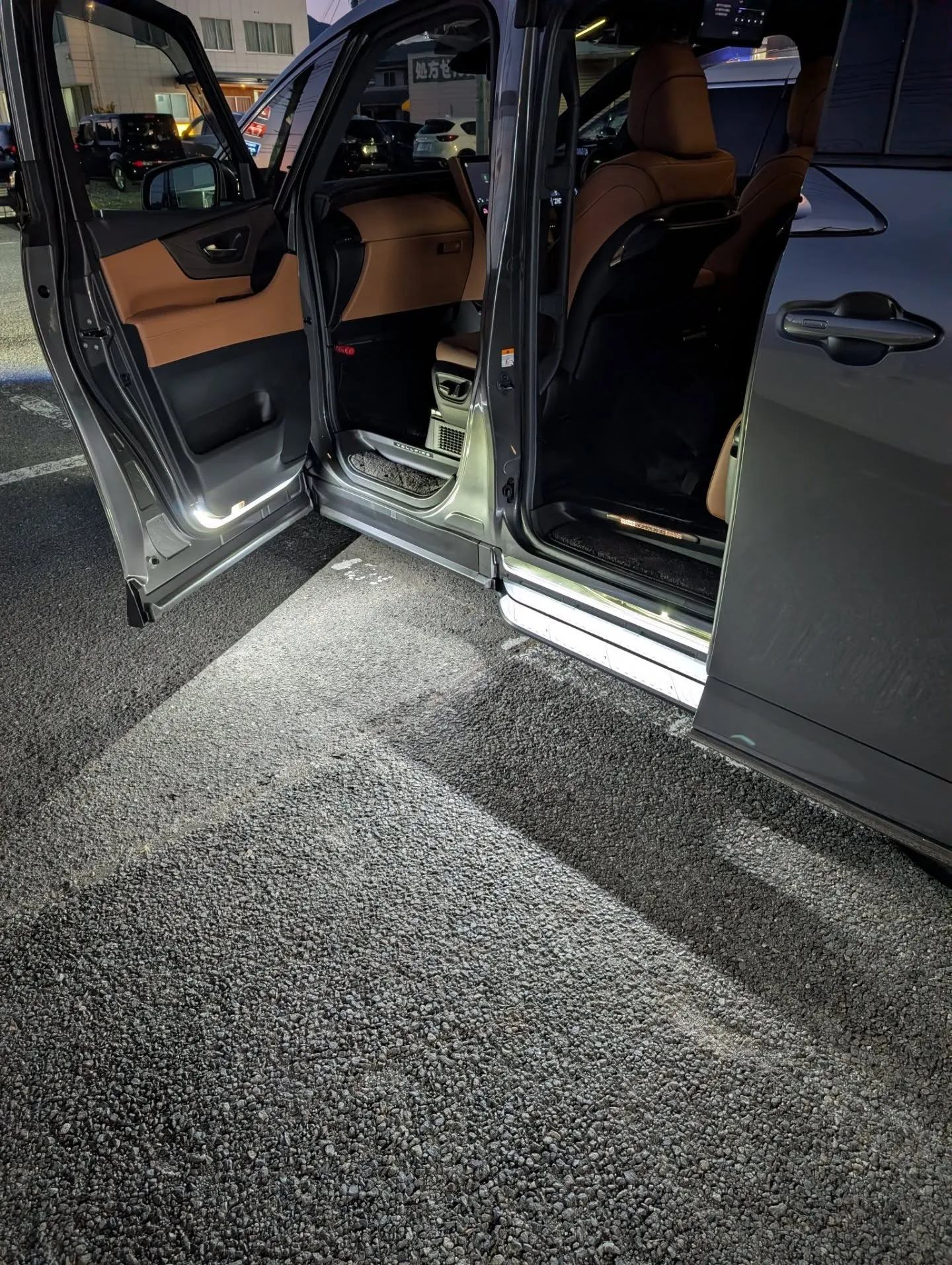 ヴェルファイアでステップライトの取付!