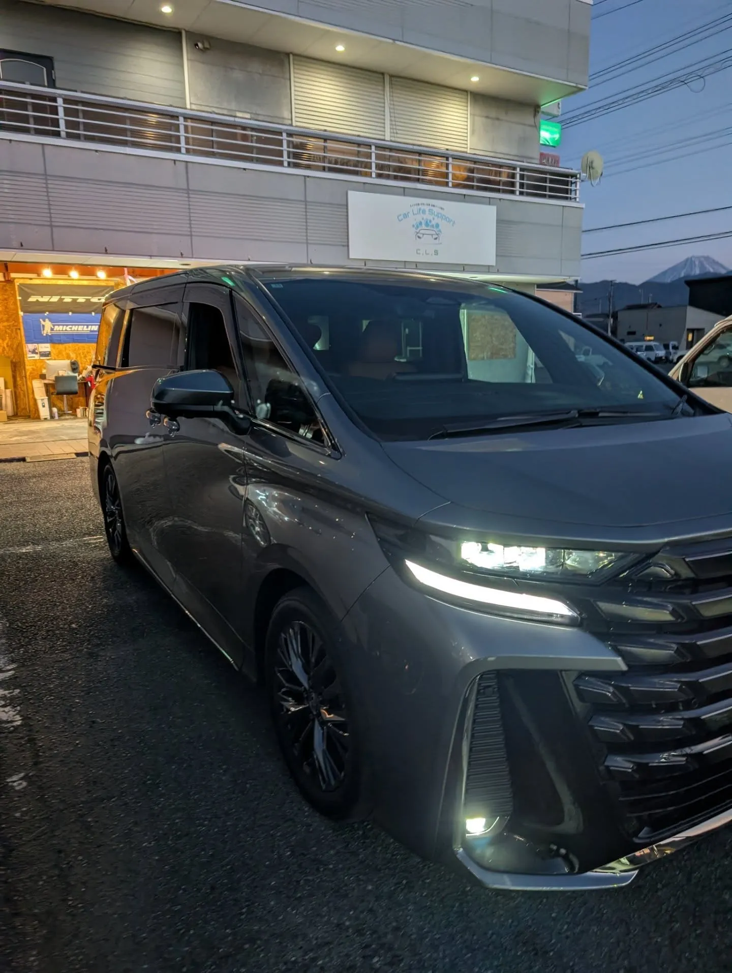 ヴェルファイアでステップライトの取付!