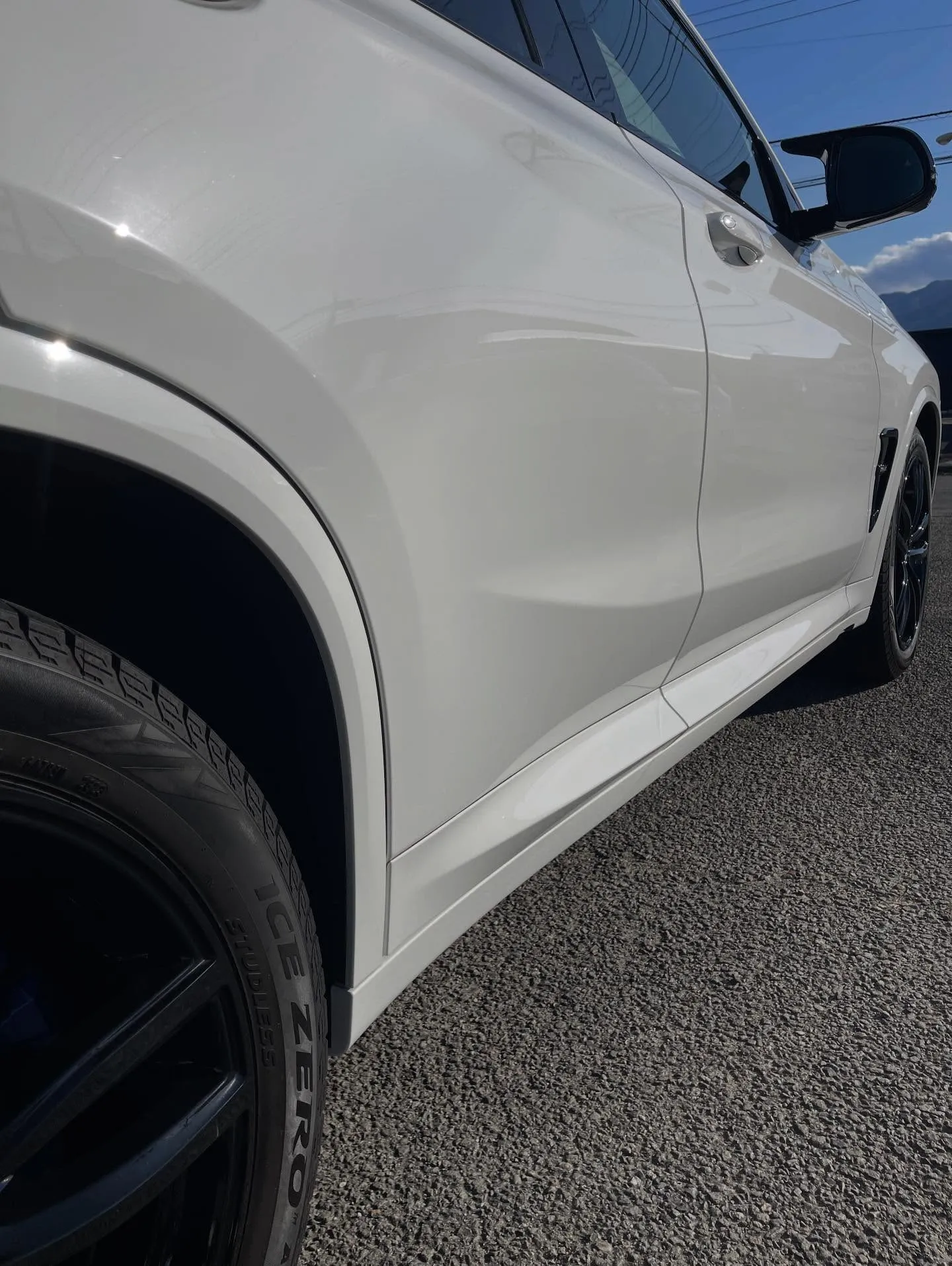 本日はX4Mのお客様で洗車をご利用いただきました😊