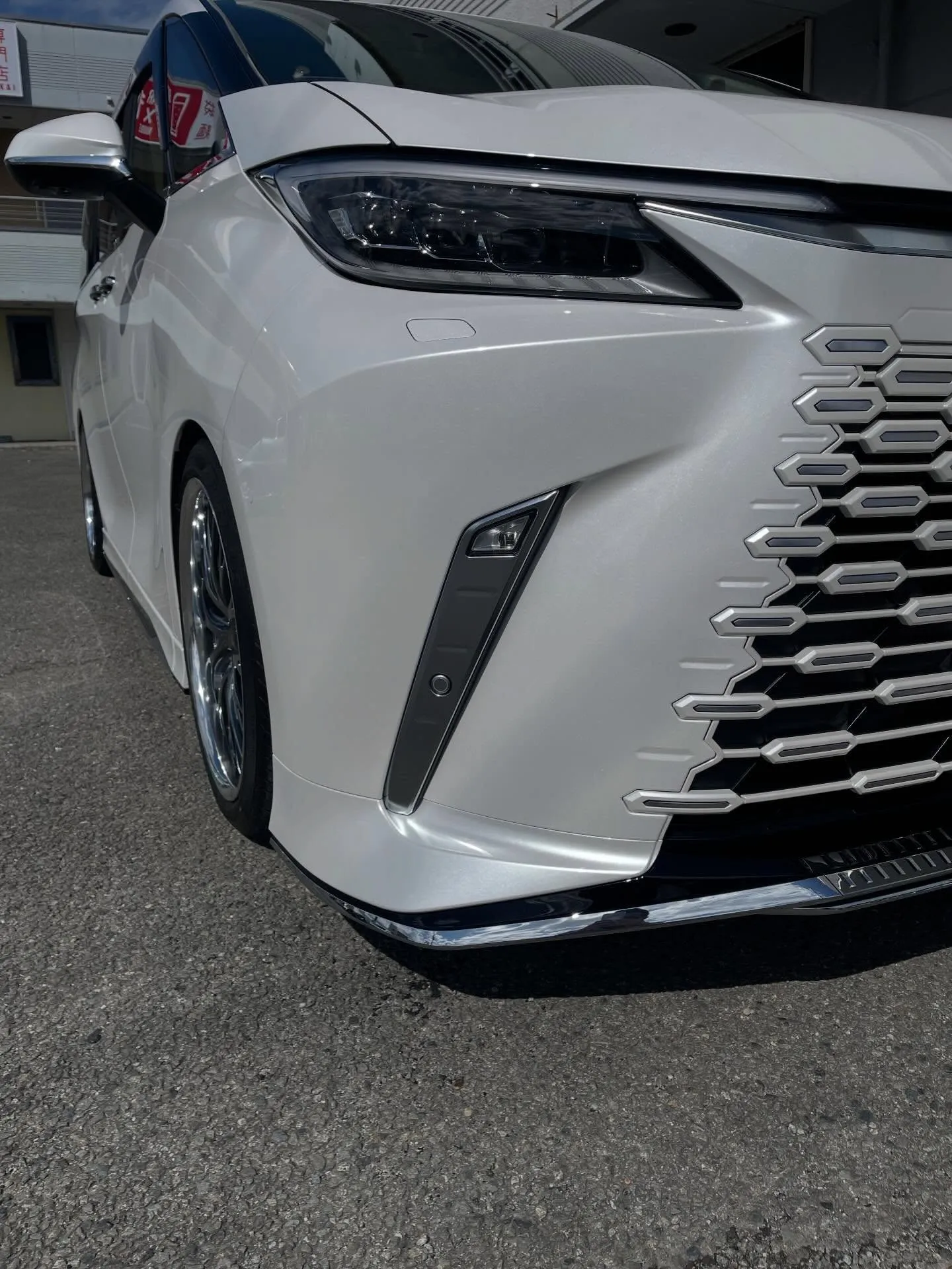 本日はLM、オーラで洗車のご依頼頂きました😊