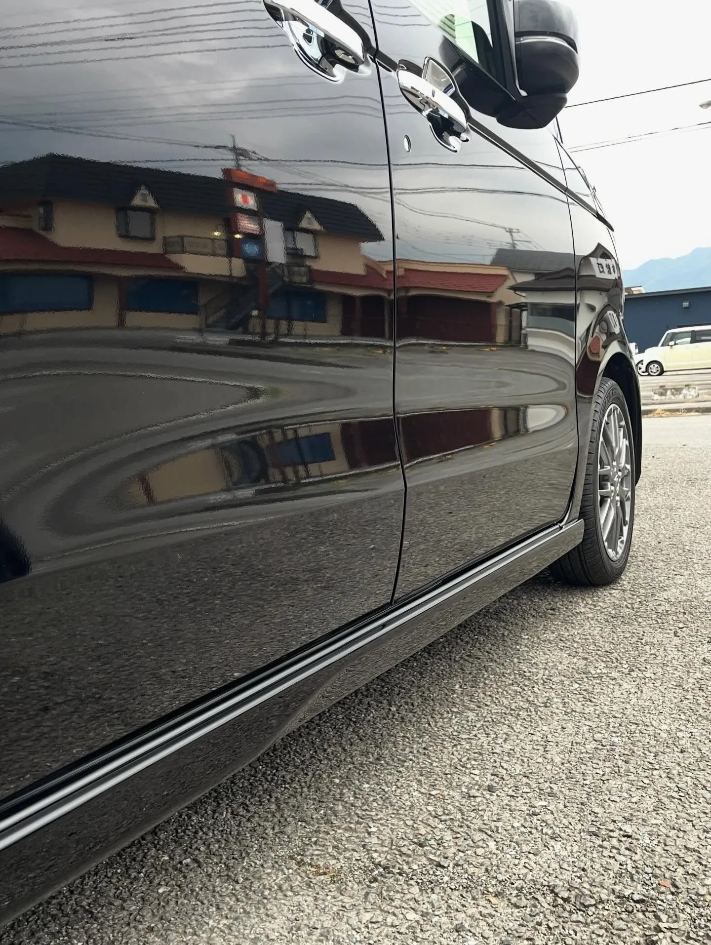 本日はN-BOXとレヴォーグで洗車のご依頼いただきました😊