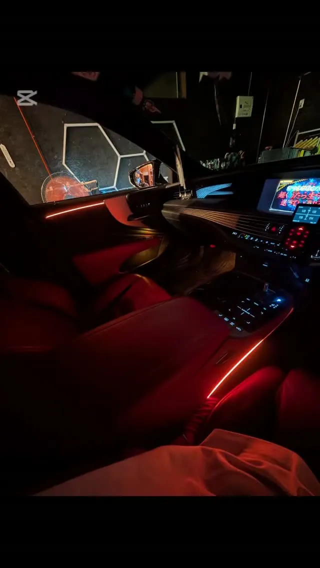 LS500h　アンビエントライト施工